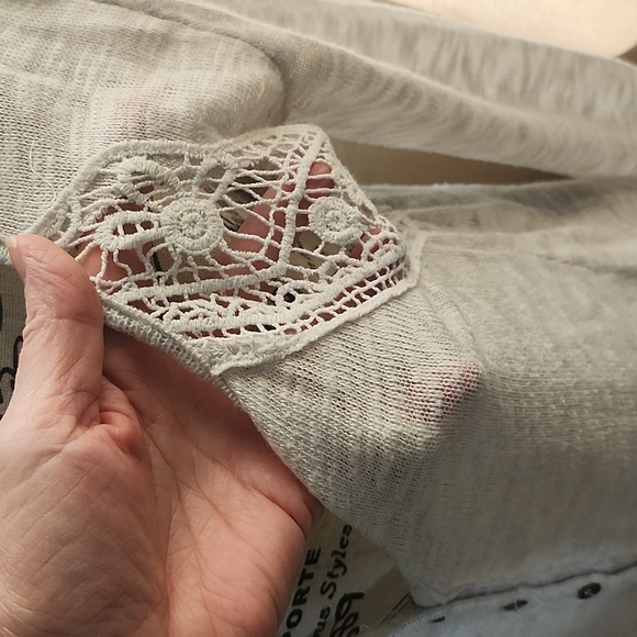 Long sleeve top with see through lace - Picture 2 of 11